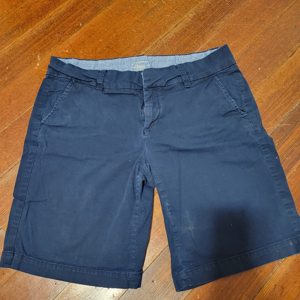 Bermuda shorts size 10